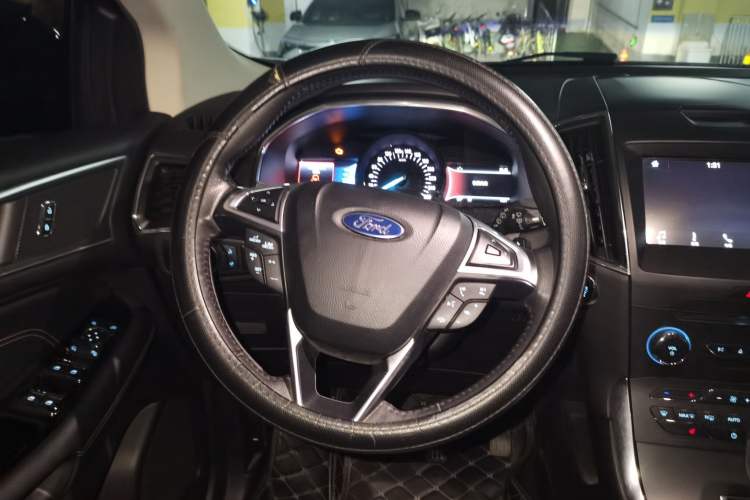 Used Ford Edge 2018 EcoBoost 245 Two-Wheel-Drive Titanium 7-Seater China V Standard Steering Wheel