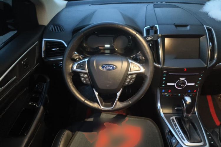 Used Ford Edge 2018 EcoBoost 245 Four-Wheel Drive Titanium 7-Seater Steering Wheel