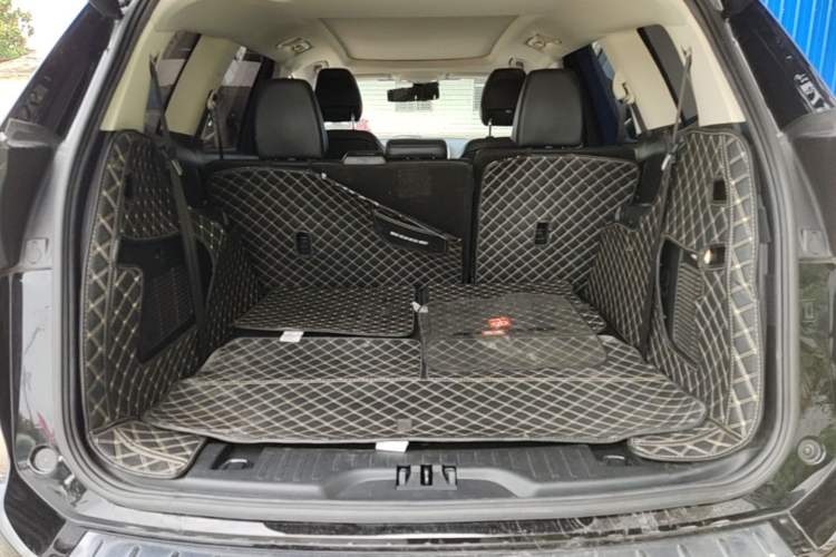 Used Ford Edge 2018 EcoBoost 245 Two-Wheel-Drive Titanium 7-Seater China VI Standard Trunk