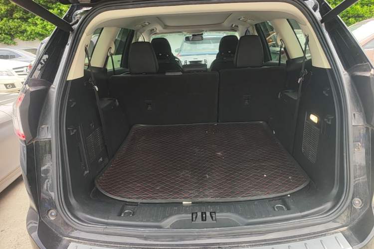 Used Ford Edge 2018 EcoBoost 245 Two-Wheel-Drive Titanium 7-Seater China V Standard Trunk