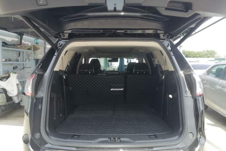 Used Ford Edge 2018 EcoBoost 245 Four-Wheel Drive Titanium 7-Seater Trunk