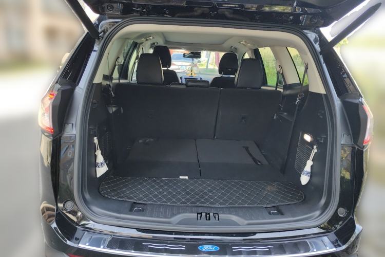 Used Ford Edge 2018 EcoBoost 245 Two-Wheel-Drive Titanium 7-Seater China VI Standard Trunk