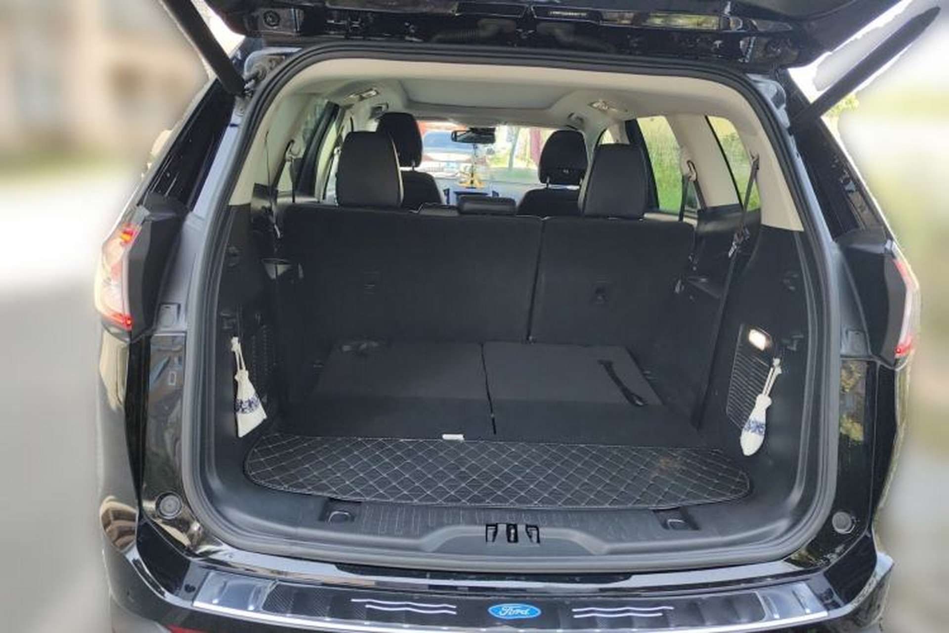 Used Ford Edge 2018 EcoBoost 245 Two-Wheel-Drive Titanium 7-Seater China VI Standard Trunk