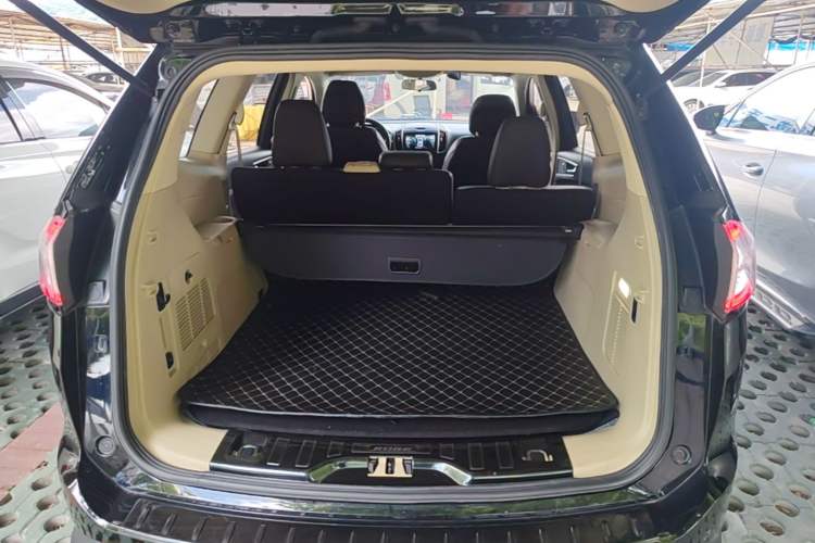 Used Ford Edge 2018 EcoBoost 245 Two-Wheel-Drive Titanium 5-Seater China V Standard Trunk