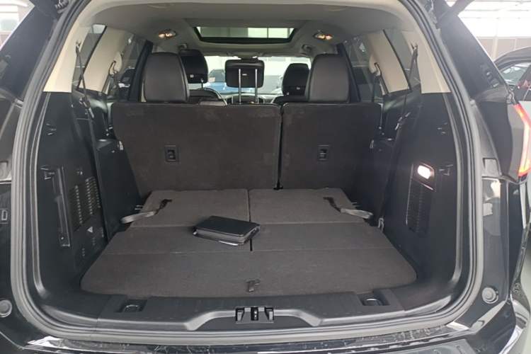 Used Ford Edge 2018 EcoBoost 245 Two-Wheel-Drive Titanium 7-Seater China V Standard Trunk