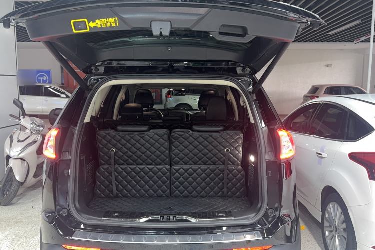 Used Ford Edge 2018 EcoBoost 245 Four-Wheel Drive Titanium 7-Seater Trunk