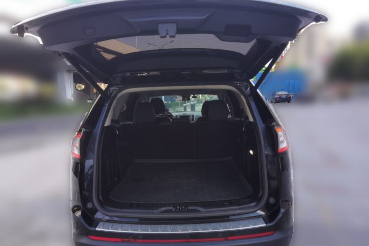 Used Ford Edge 2018 EcoBoost 245 Four-Wheel Drive Titanium 7-Seater Trunk
