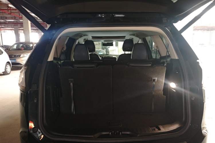 Used Ford Edge 2018 EcoBoost 245 Four-Wheel Drive Titanium 7-Seater Trunk