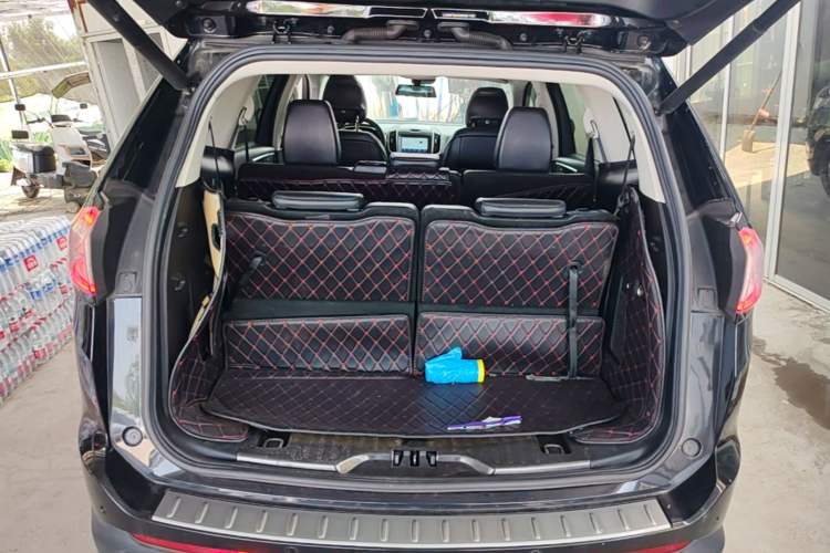 Used Ford Edge 2018 EcoBoost 245 Two-Wheel-Drive Titanium 7-Seater China V Standard Trunk