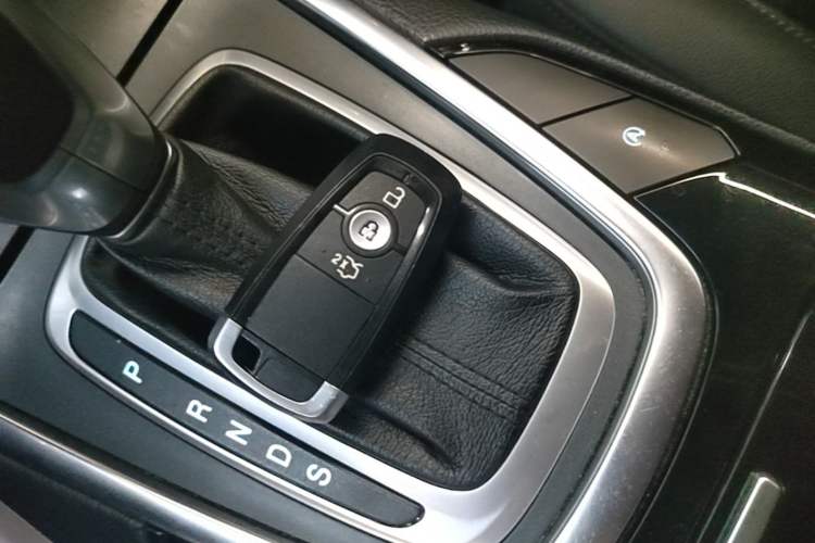 Used Ford Edge 2018 EcoBoost 245 Two-Wheel-Drive Titanium 7-Seater China VI Standard Vehicle Key