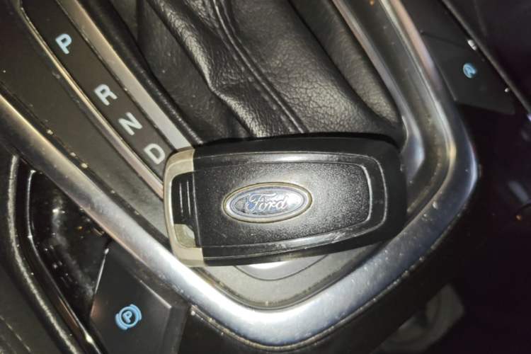 Used Ford Edge 2018 EcoBoost 245 Two-Wheel-Drive Titanium 7-Seater China VI Standard Vehicle Key