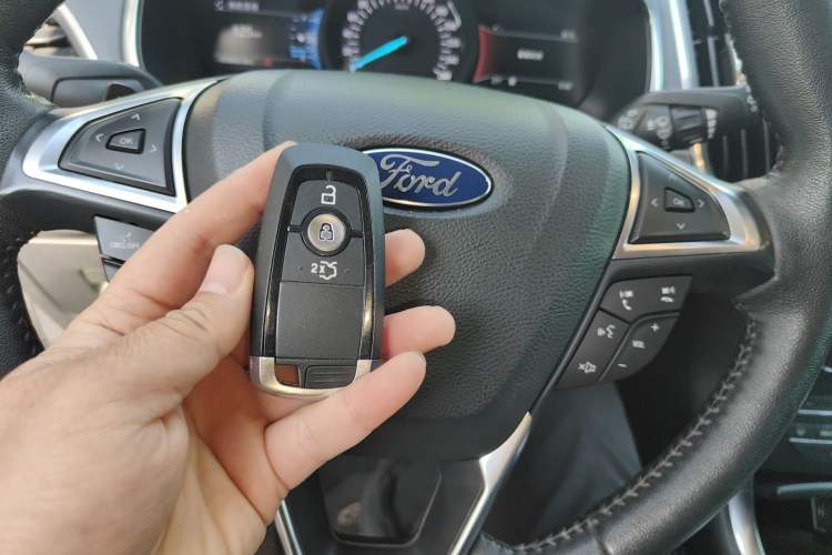 Used Ford Edge 2018 EcoBoost 245 Two-Wheel-Drive Titanium 7-Seater China VI Standard Vehicle Key