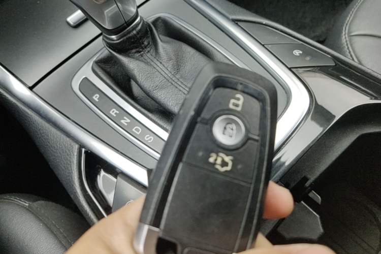 Used Ford Edge 2018 EcoBoost 245 Two-Wheel-Drive Titanium 7-Seater China V Standard Vehicle Key