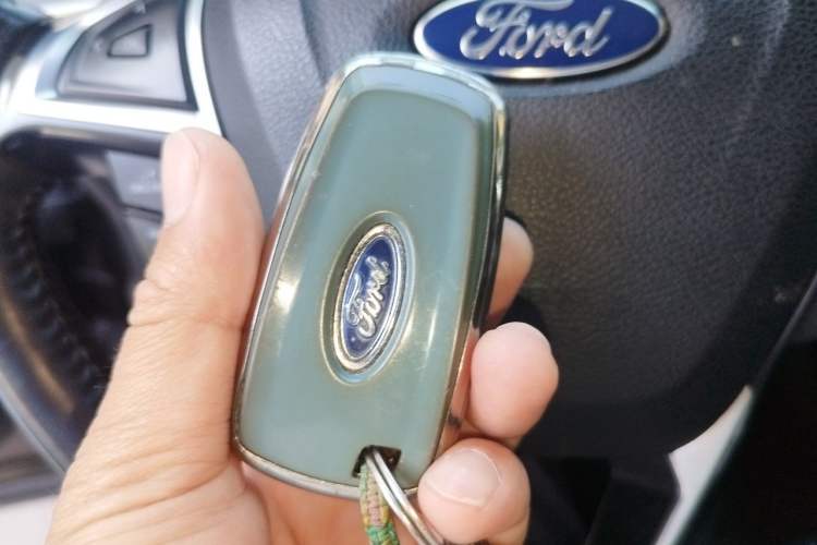 Used Ford Edge 2018 EcoBoost 245 Four-Wheel Drive Titanium 7-Seater Vehicle Key