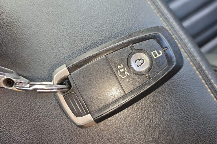 Used Ford Edge 2018 EcoBoost 245 Two-Wheel-Drive Titanium 7-Seater China V Standard Vehicle Key