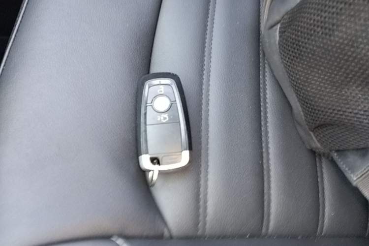 Used Ford Edge 2018 EcoBoost 245 Two-Wheel-Drive Titanium 7-Seater China V Standard Vehicle Key