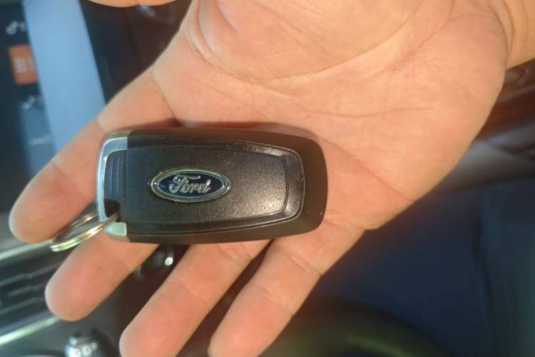 Used Ford Edge 2018 EcoBoost 245 Two-Wheel-Drive Sporty 7-Seater Vehicle Key