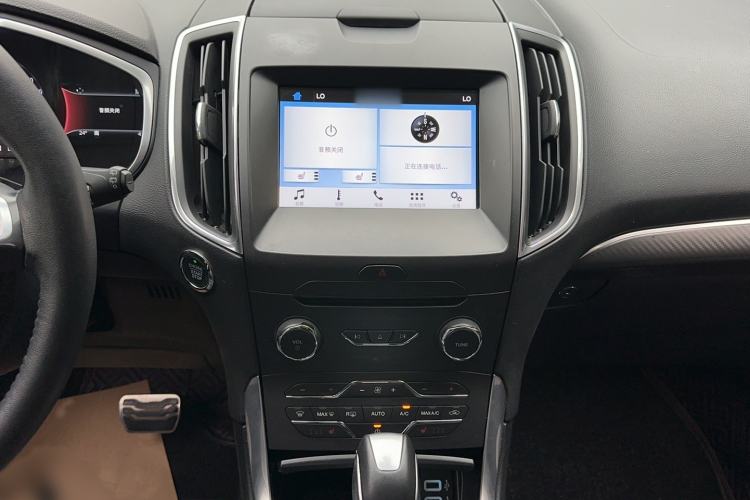 Used Ford Edge 2018 EcoBoost 245 Two-Wheel-Drive Sporty 7-Seater Audio And AC Panel