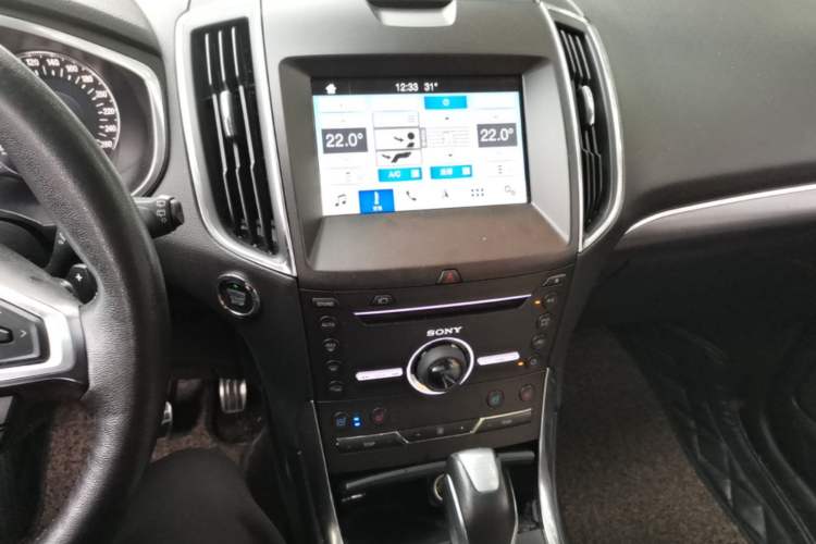 Used Ford Edge 2018 EcoBoost 245 Four-Wheel Drive Titanium 7-Seater Audio And AC Panel