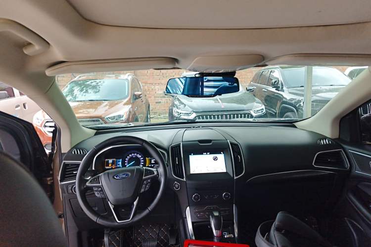 Used Ford Edge 2018 EcoBoost 245 Two-Wheel-Drive Titanium 7-Seater China V Standard Center Console