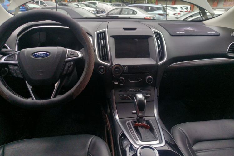 Used Ford Edge 2018 EcoBoost 245 Two-Wheel-Drive Titanium 7-Seater China V Standard Center Console