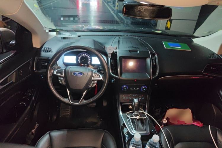 Used Ford Edge 2018 EcoBoost 245 Two-Wheel-Drive Titanium 7-Seater China VI Standard Center Console