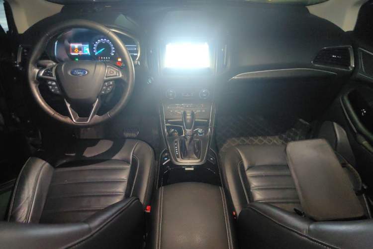 Used Ford Edge 2018 EcoBoost 245 Two-Wheel-Drive Titanium 7-Seater China V Standard Center Console