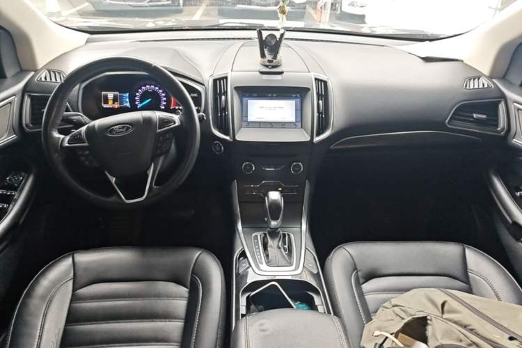 Used Ford Edge 2018 EcoBoost 245 Two-Wheel-Drive Titanium 7-Seater China VI Standard Center Console