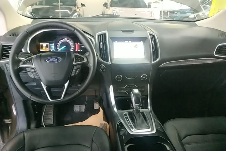 Used Ford Edge 2018 EcoBoost 245 Two-Wheel-Drive Titanium 7-Seater China V Standard Center Console
