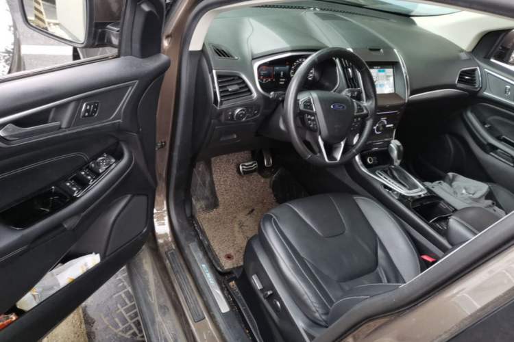 Used Ford Edge 2018 EcoBoost 245 Four-Wheel Drive Titanium 7-Seater Driver Seat