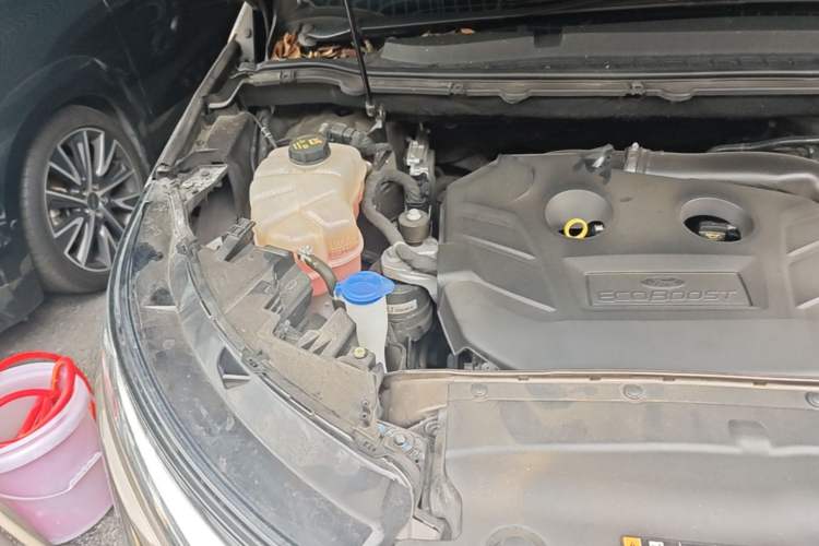 Used Ford Edge 2018 EcoBoost 245 Two-Wheel-Drive Titanium 7-Seater China VI Standard Engine Bay Right