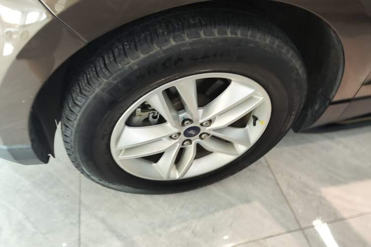 Used Ford Edge 2018 EcoBoost 245 Two-Wheel-Drive Platinum Edition 7-Seater China V Emission Standard Exterior 4