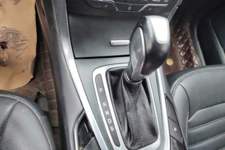 Used Ford Edge 2018 EcoBoost 245 Two-Wheel-Drive Titanium 7-Seater China V Standard Gear Lever