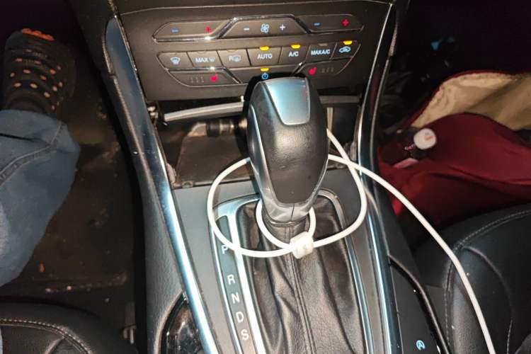 Used Ford Edge 2018 EcoBoost 245 Two-Wheel-Drive Titanium 7-Seater China VI Standard Gear Lever