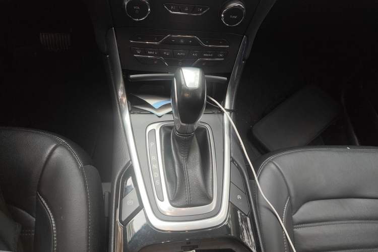 Used Ford Edge 2018 EcoBoost 245 Two-Wheel-Drive Titanium 7-Seater China V Standard Gear Lever