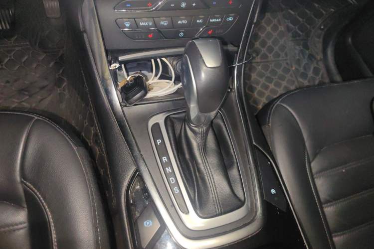 Used Ford Edge 2018 EcoBoost 245 Two-Wheel-Drive Titanium 7-Seater China V Standard Gear Lever
