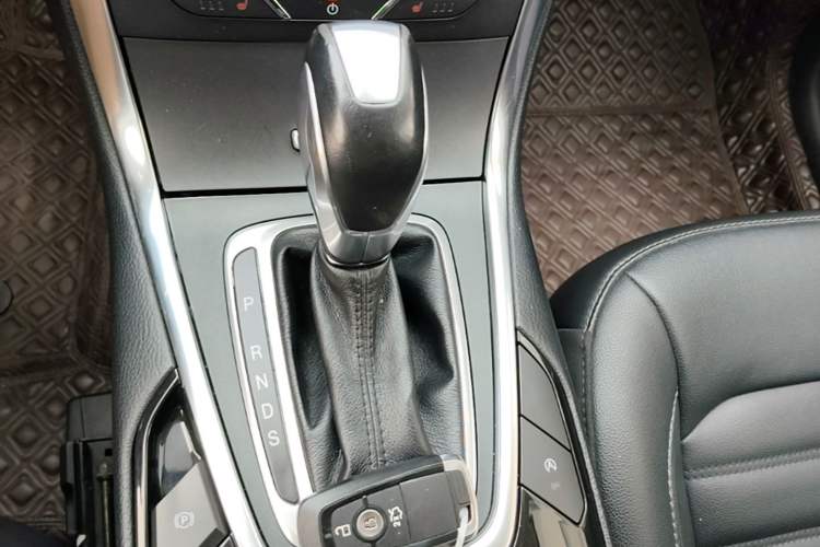 Used Ford Edge 2018 EcoBoost 245 Two-Wheel-Drive Titanium 7-Seater China VI Standard Gear Lever
