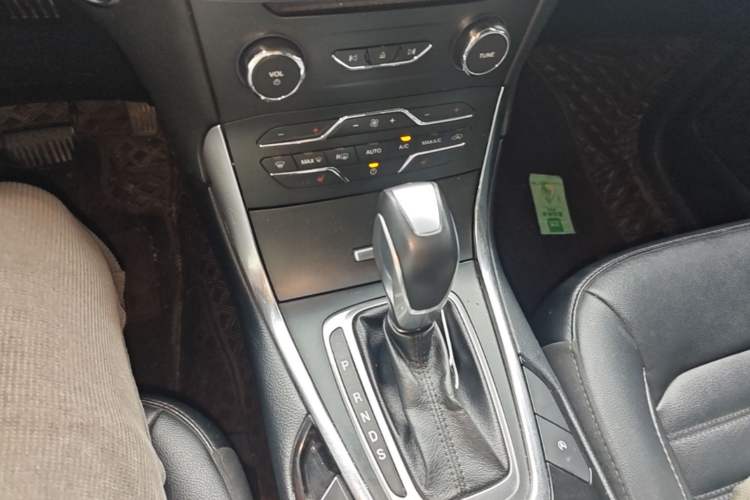Used Ford Edge 2018 EcoBoost 245 Two-Wheel-Drive Titanium 7-Seater China VI Standard Gear Lever