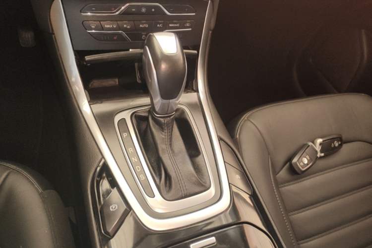 Used Ford Edge 2018 EcoBoost 245 Two-Wheel-Drive Titanium 7-Seater China V Standard Gear Lever