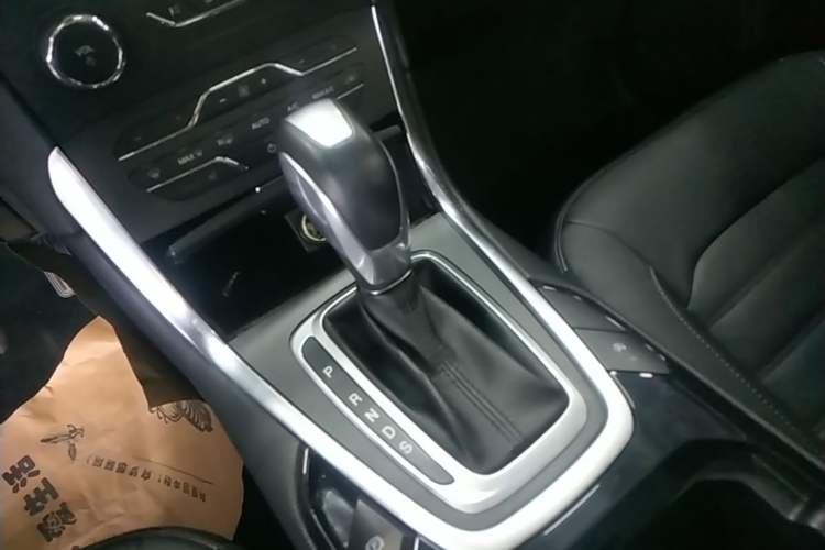 Used Ford Edge 2018 EcoBoost 245 Two-Wheel-Drive Titanium 7-Seater China V Standard Gear Lever