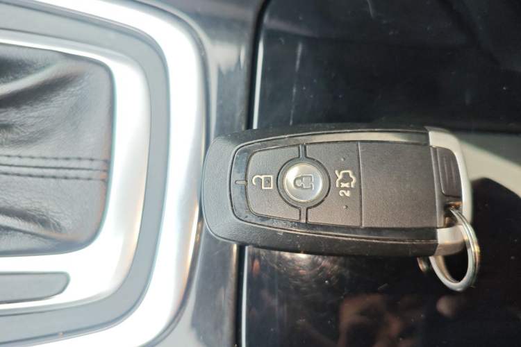 Used Ford Edge 2018 EcoBoost 245 Two-Wheel-Drive Titanium 7-Seater China V Standard Interior 1