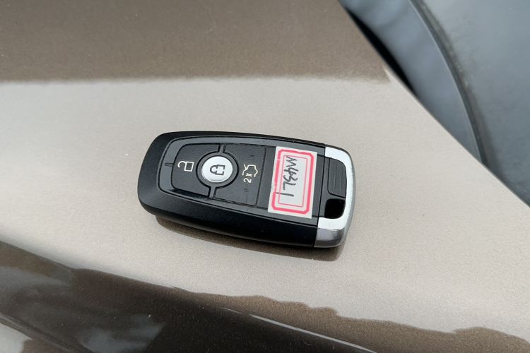 Used Ford Edge 2018 EcoBoost 245 Two-Wheel-Drive Sporty 7-Seater Interior 1