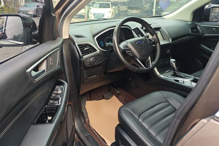 Used Ford Edge 2018 EcoBoost 245 Two-Wheel-Drive Titanium 7-Seater China V Standard Interior 3