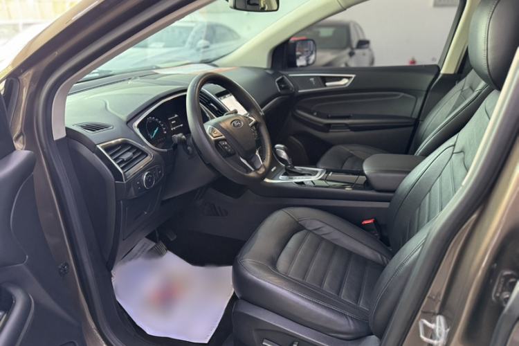 Used Ford Edge 2018 EcoBoost 245 Two-Wheel-Drive Titanium 7-Seater China V Standard Interior 3