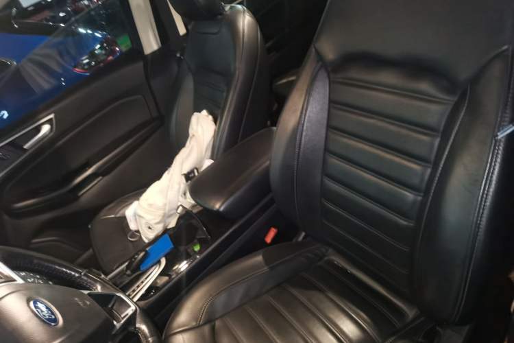 Used Ford Edge 2018 EcoBoost 245 Two-Wheel-Drive Platinum Edition 5 Seats Left Front Seat