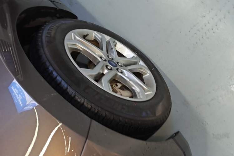 Used Ford Edge 2018 EcoBoost 245 Two-Wheel-Drive Titanium 7-Seater China V Standard Left Front Wheel Hub