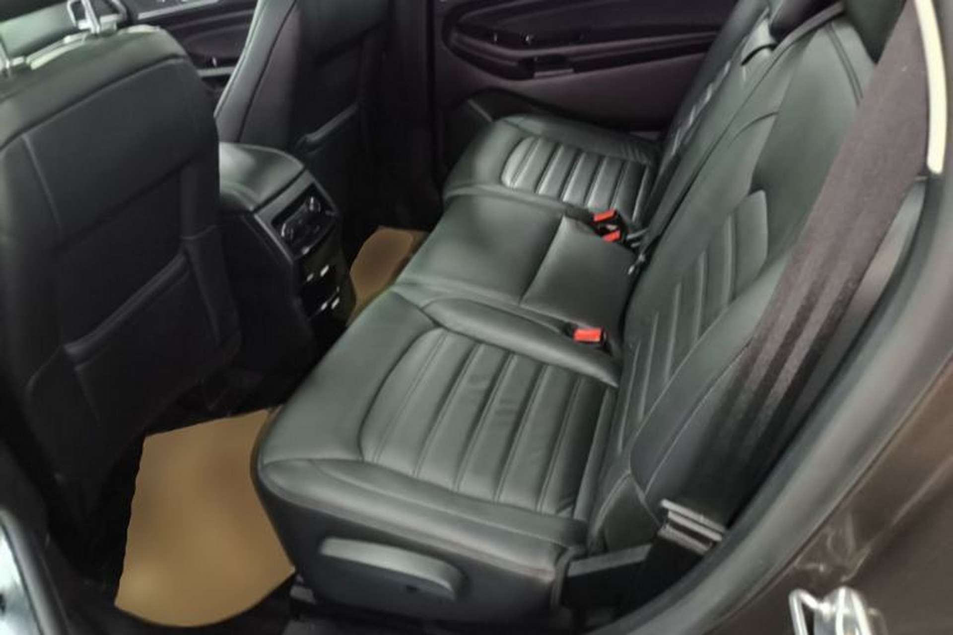 Used Ford Edge 2018 EcoBoost 245 Two-Wheel-Drive Titanium 7-Seater China V Standard Left Rear Seat