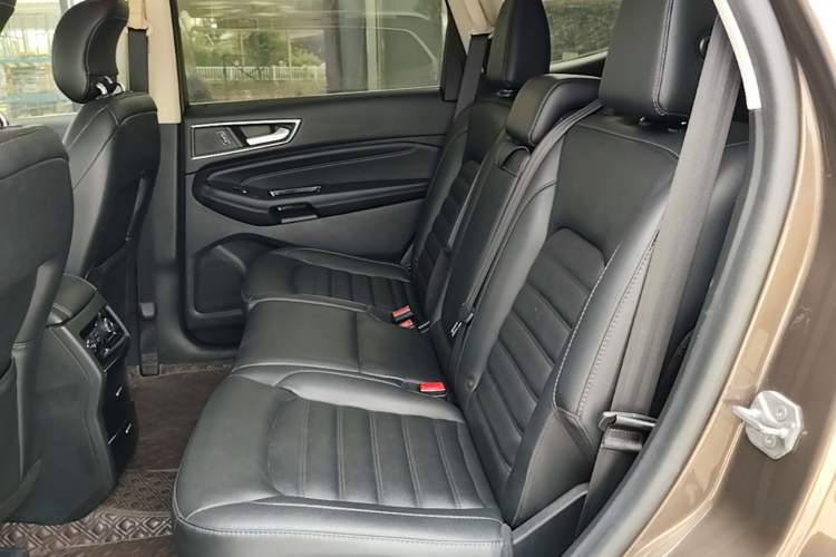 Used Ford Edge 2018 EcoBoost 245 Two-Wheel-Drive Titanium 7-Seater China VI Standard Left Rear Seat