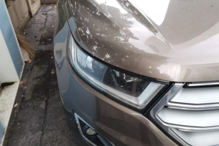 Used Ford Edge 2018 EcoBoost 245 Four-Wheel Drive Titanium 7-Seater Right Front Headlight