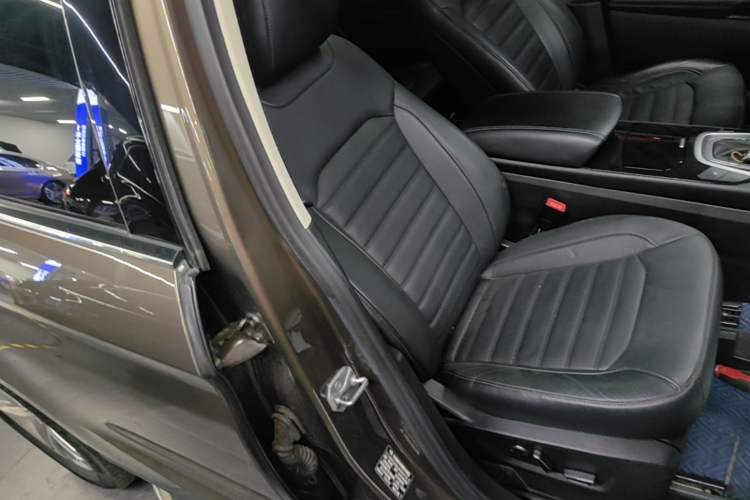 Used Ford Edge 2018 EcoBoost 245 Two-Wheel-Drive Titanium 7-Seater China V Standard Right Front Seat